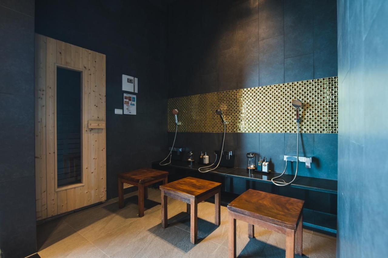 Akira Hotel Si Racha Exterior photo